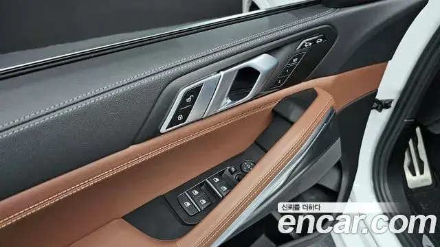 BMW X6 2022 — ფოტო 16/20