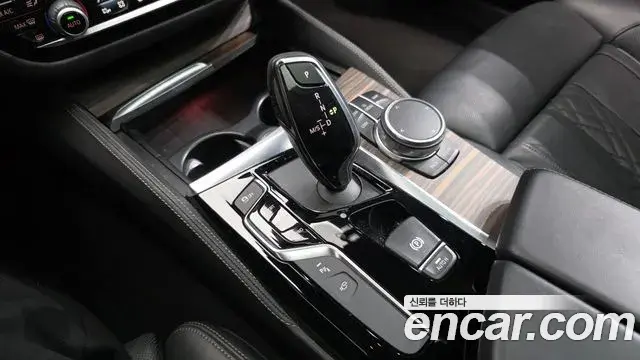 BMW 5 Series 2018 — Фото 9/20