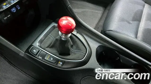 Hyundai Veloster 2019 — Фото 9/20