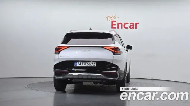 Kia Sportage 2023 — ფოტო 3/20
