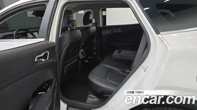 Kia Sportage 2023 — ფოტო 18/20