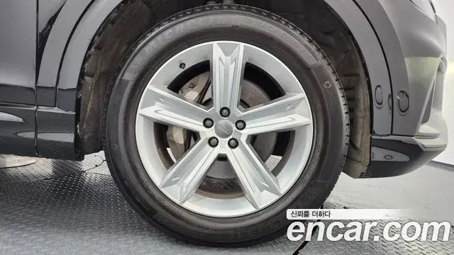 Audi Q8 2021 — ფოტო 16/20