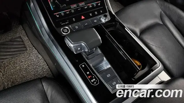 Audi Q8 2021 — ფოტო 8/20