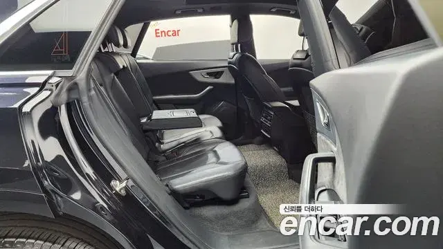 Audi Q8 2021 — ფოტო 14/20