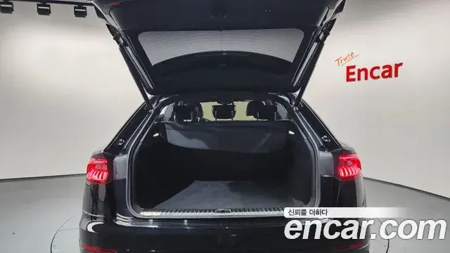 Audi Q8 2021 — ფოტო 7/20