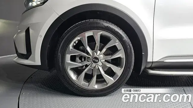Kia Sorento 2020 — Фото 5/20