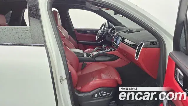 Porsche Cayenne 2020 — Фото 11/20