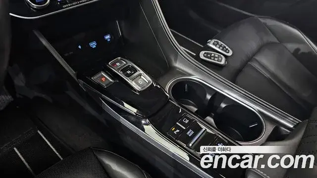 Hyundai Sonata Hybrid 2019 — Photo 11/20
