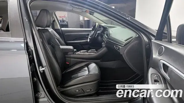 Hyundai Sonata Hybrid 2019 — Photo 2/20