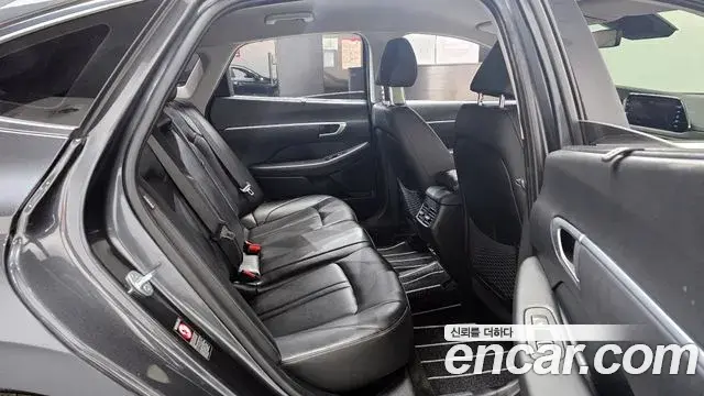 Hyundai Sonata Hybrid 2019 — Photo 9/20