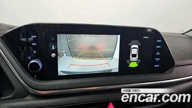 Hyundai Sonata Hybrid 2019 — Photo 12/20