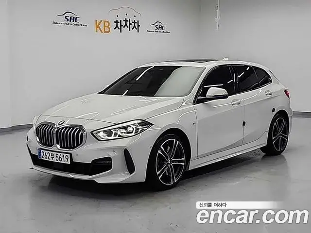 BMW 1 Series 2023 — Photo 1/19