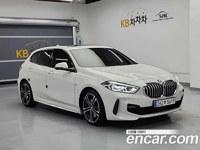BMW 1 Series 2023 — Photo 2/19