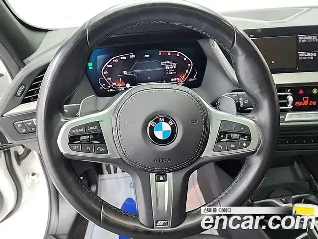 BMW 1 Series 2023 — Photo 16/19