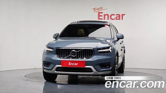 Volvo XC40 2022 — Photo 5/20