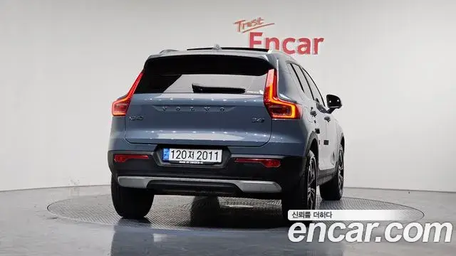Volvo XC40 2022 — Photo 15/20