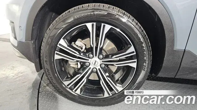 Volvo XC40 2022 — Photo 17/20