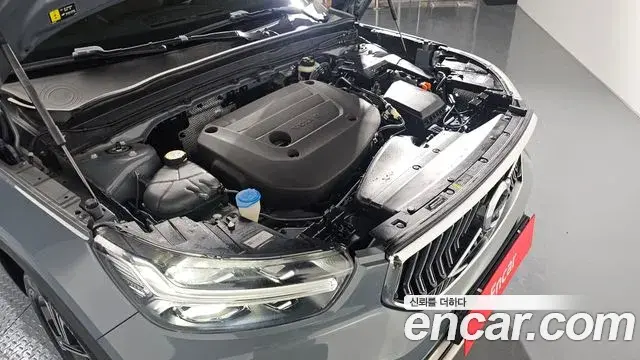 Volvo XC40 2022 — Photo 19/20