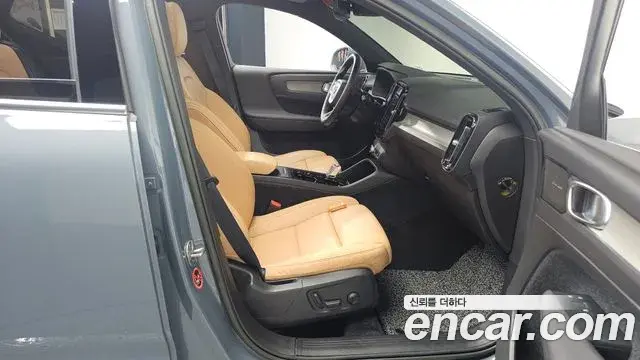 Volvo XC40 2022 — Photo 6/20