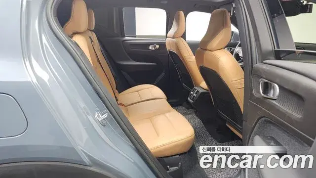 Volvo XC40 2022 — Photo 10/20