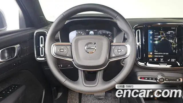 Volvo XC40 2022 — Photo 14/20