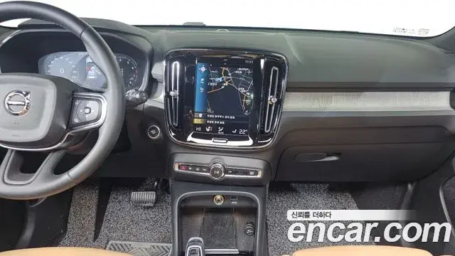 Volvo XC40 2022 — Photo 3/20