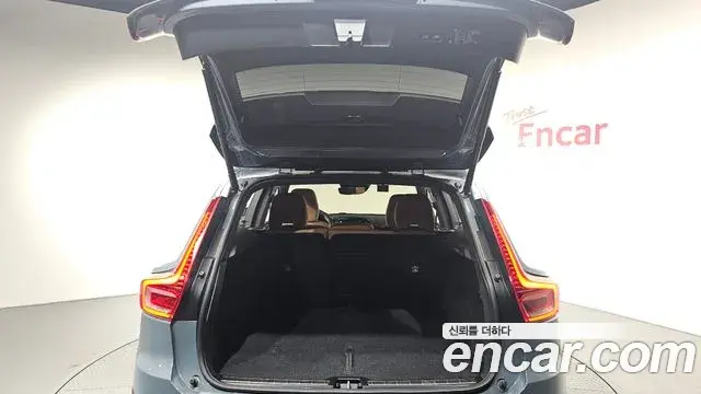 Volvo XC40 2022 — Photo 12/20