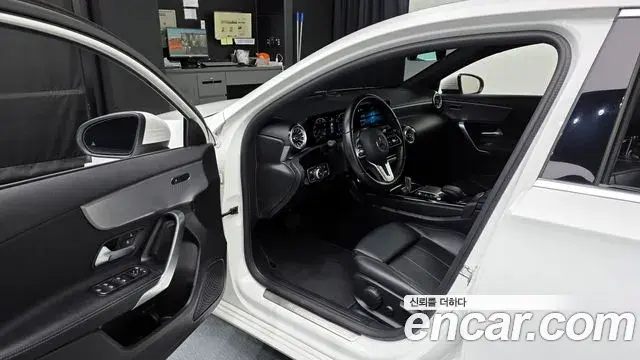 Mercedes-Benz A-Class 2022 — Şəkil 10/20