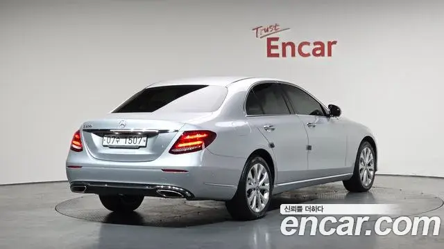 Mercedes-Benz E-Class 2018 — Şəkil 9/20