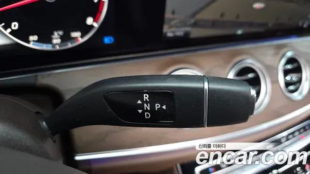 Mercedes-Benz E-Class 2018 — Şəkil 16/20