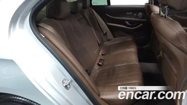 Mercedes-Benz E-Class 2018 — Şəkil 15/20