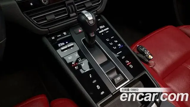 Porsche Macan 2023 — Şəkil 14/20