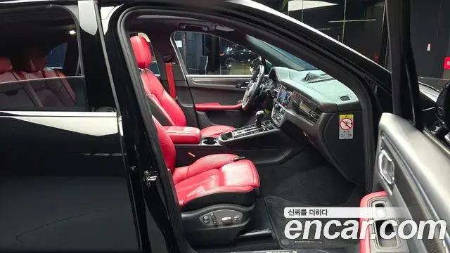Porsche Macan 2023 — Şəkil 13/20