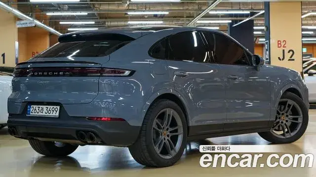 Porsche Cayenne 2023 — Photo 9/17