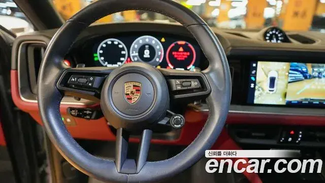 Porsche Cayenne 2023 — Photo 1/17
