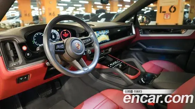 Porsche Cayenne 2023 — Photo 14/17