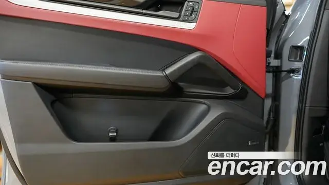Porsche Cayenne 2023 — Photo 13/17