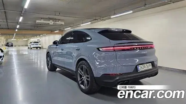 Porsche Cayenne 2023 — Photo 16/17