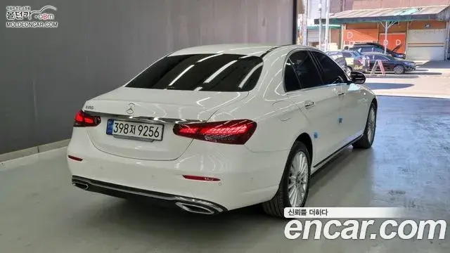 Mercedes-Benz E-Class 2023 — Şəkil 8/18