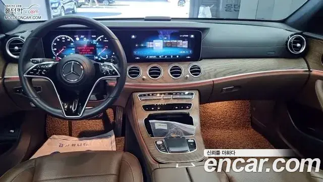 Mercedes-Benz E-Class 2023 — Şəkil 14/18