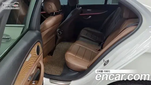 Mercedes-Benz E-Class 2023 — Şəkil 15/18