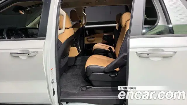 Kia Carnival 2022 — Фото 12/20
