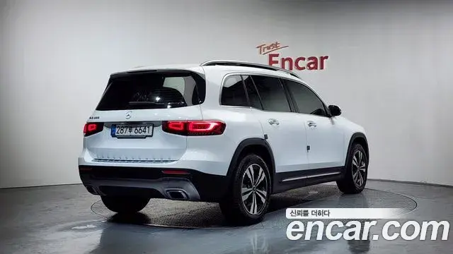 Mercedes-Benz GLB-Class 2021 — Photo 10/20