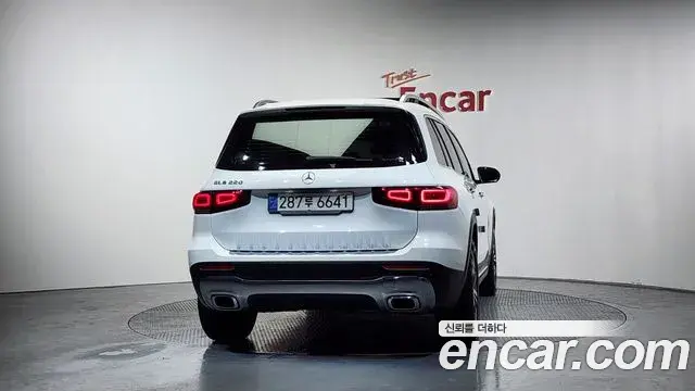 Mercedes-Benz GLB-Class 2021 — Photo 7/20