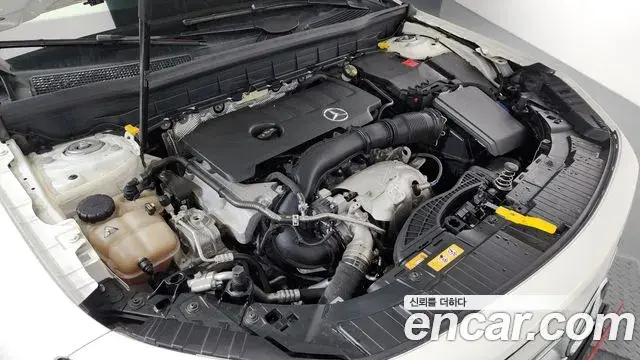 Mercedes-Benz GLB-Class 2021 — Photo 17/20