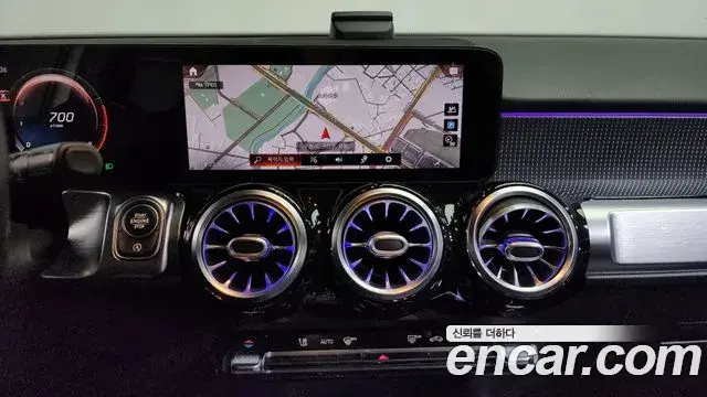 Mercedes-Benz GLB-Class 2021 — Photo 12/20