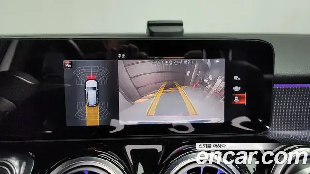 Mercedes-Benz GLB-Class 2021 — Photo 4/20