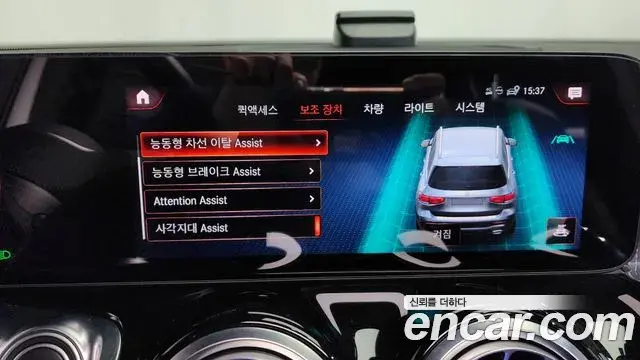 Mercedes-Benz GLB-Class 2021 — Photo 11/20