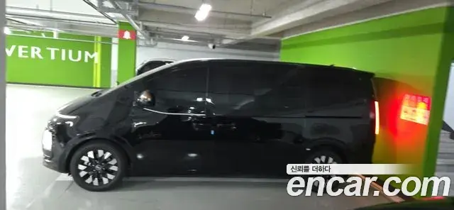 Hyundai Staria 2025 — Фото 2/20