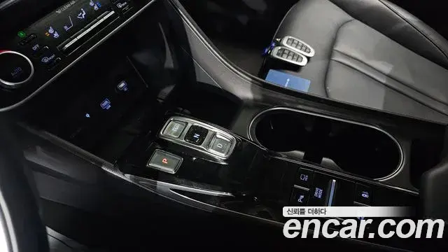 Hyundai Sonata Hybrid 2021 — ფოტო 14/20